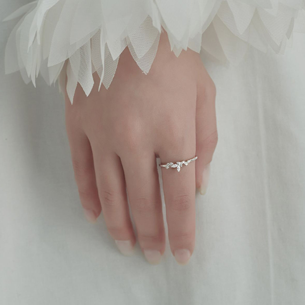 Women's Bud Butterfly Light Luxury Fashion Korean Style Design Fine Circle Ring