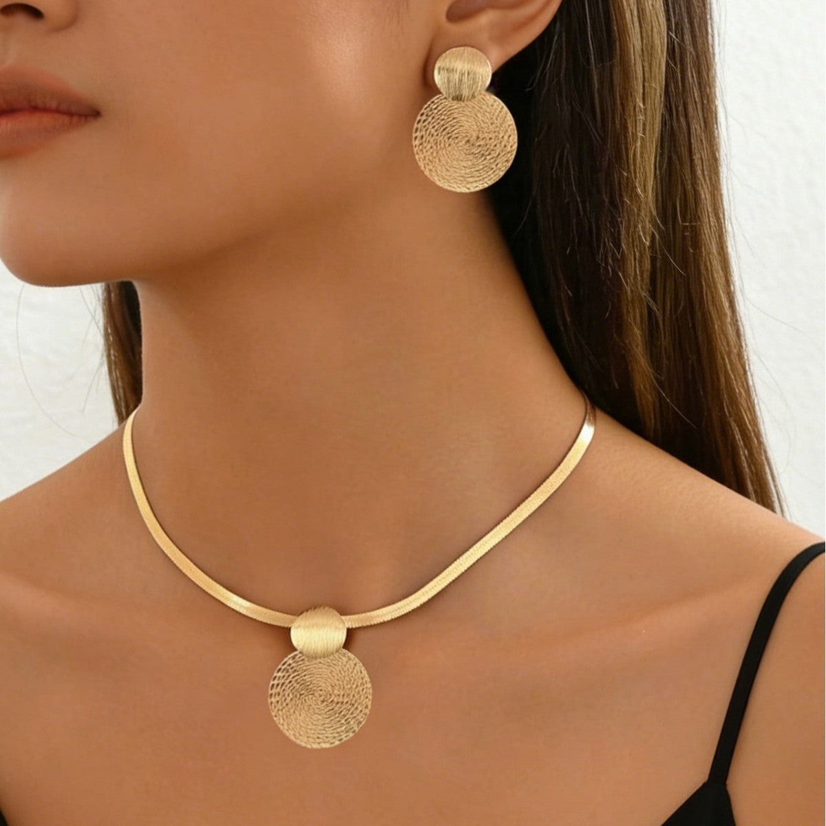 Creative Personality Geometry Metal Wafer Female Exaggerated Spiral Pattern Clavicle Pendants