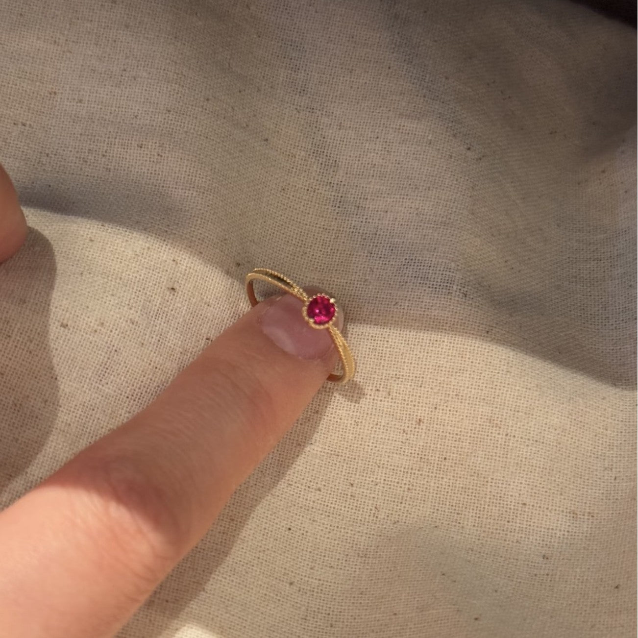 Red Shiny Diamond Female Retro Exquisite Light Luxury Minority Ring