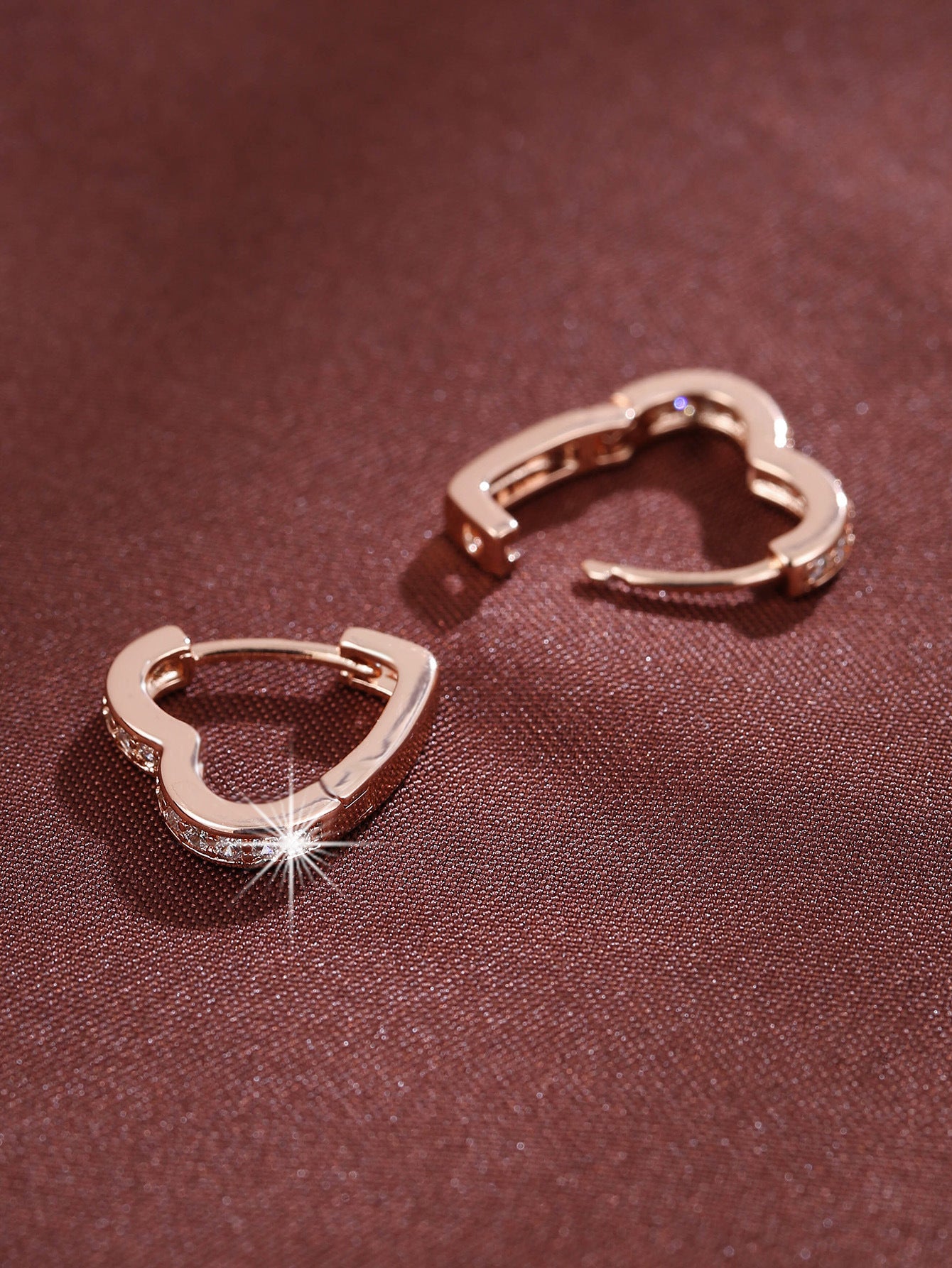 Trend Heart-shaped Personality Design Inlaid Zircon Ear Buckle