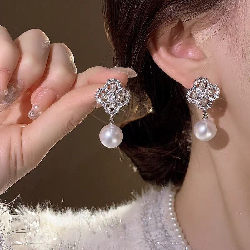 Exquisite Full Rhinestone Zircon Four-leaf Flower Pearl Affordable Luxury Fashion Stud Earrings