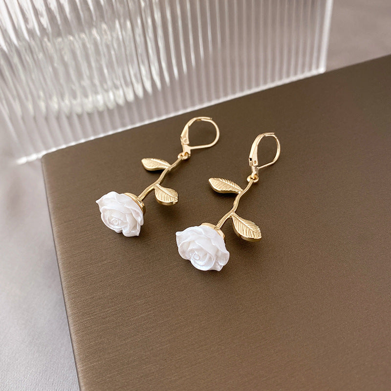 Laziness Rose Vintage Oil Painting Style Three-dimensional Flower Temperament Mosquito Earrings