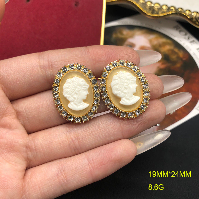 Women's Western Retro Mabe Pearl Ear Clip Hepburn Style Cheongsam Formal Jewelry Set