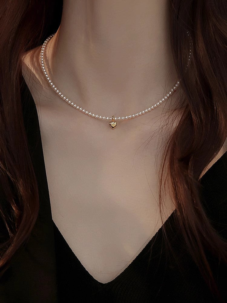 Women's Elegant Ceiling Retro Love Pearl Autumn Necklaces