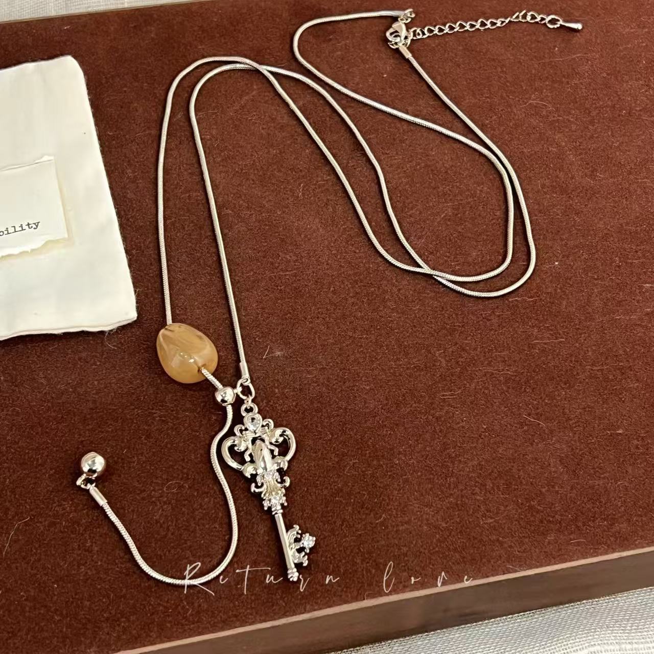 Women's Retro Affordable Luxury Golden Coffee Color Key Pull High-grade Necklace