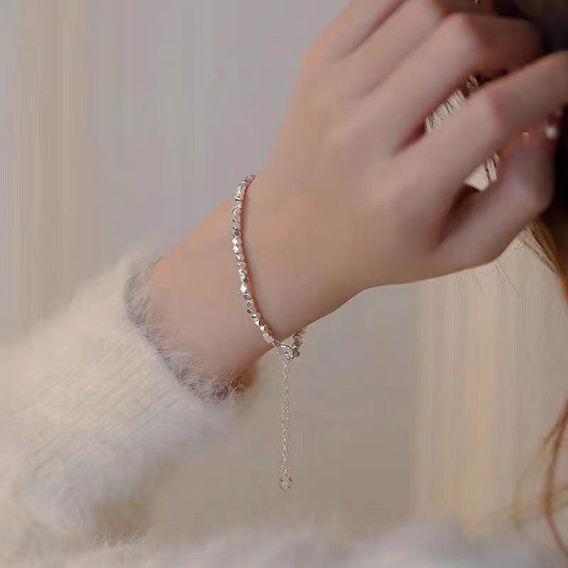 Pour des bijoux à main simples, des bracelets de petite amie pour la Saint-Valentin