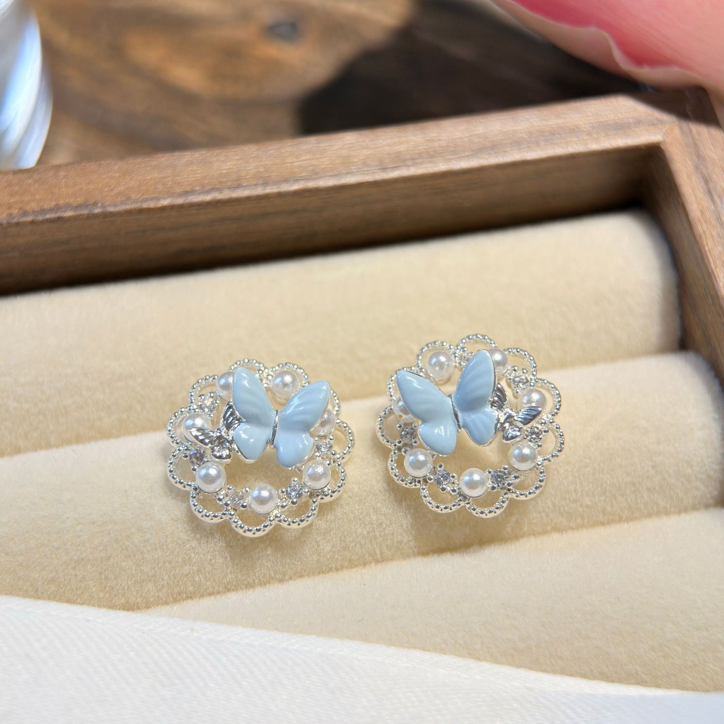 Women's Pink Butterfly Sparking Zirconium Pearl Light Earrings