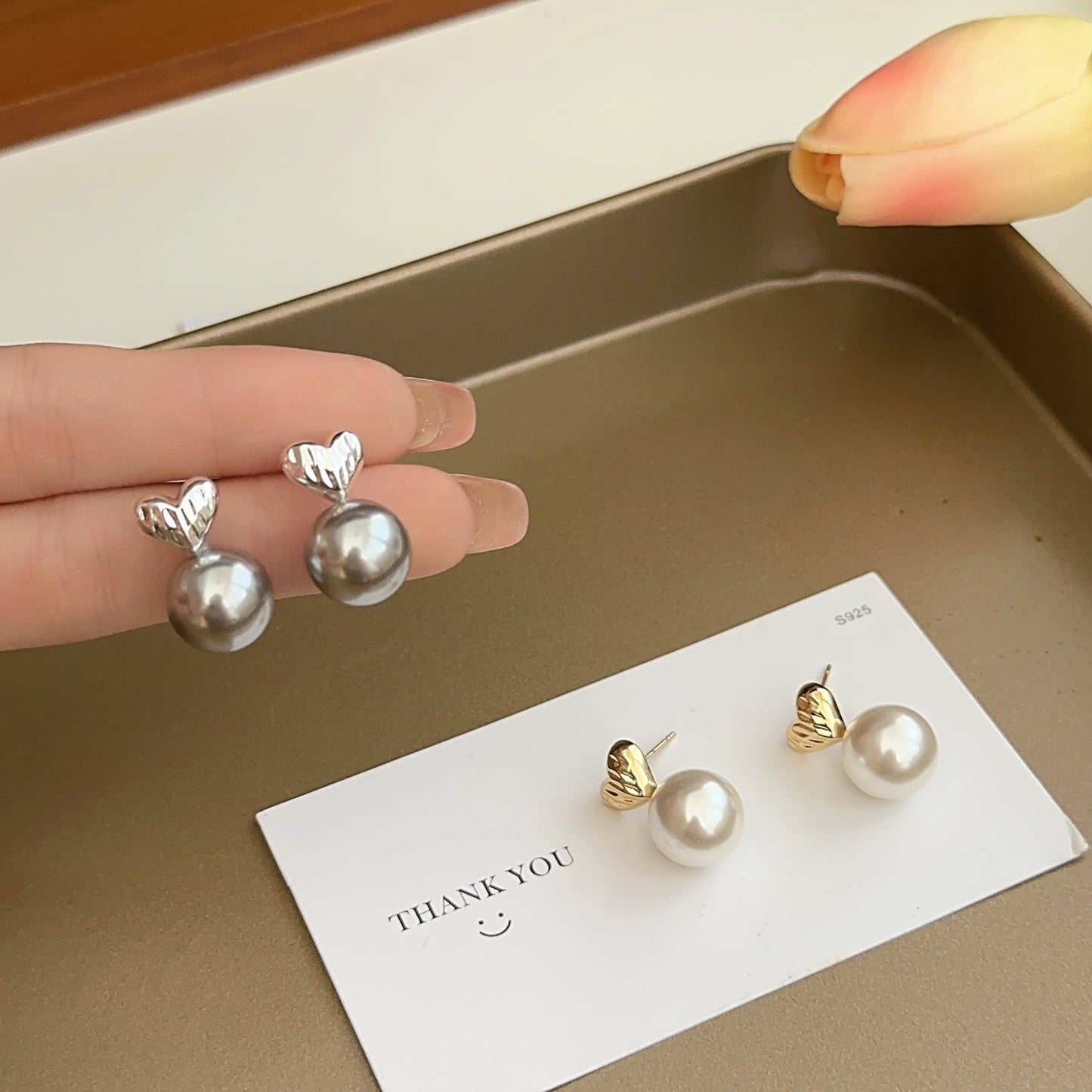 Sense Heart Pearl Female Design Retro Earrings