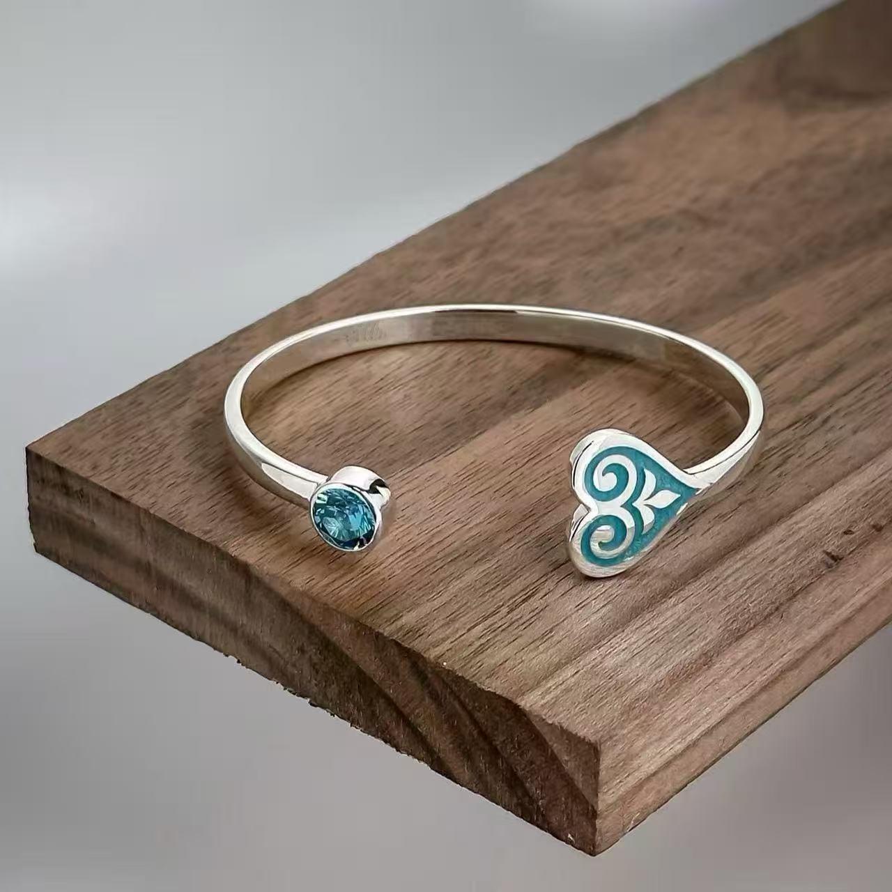 Women's Kazakh Open-ended Horn Pattern Personality Elements Temperament Unique Bracelet