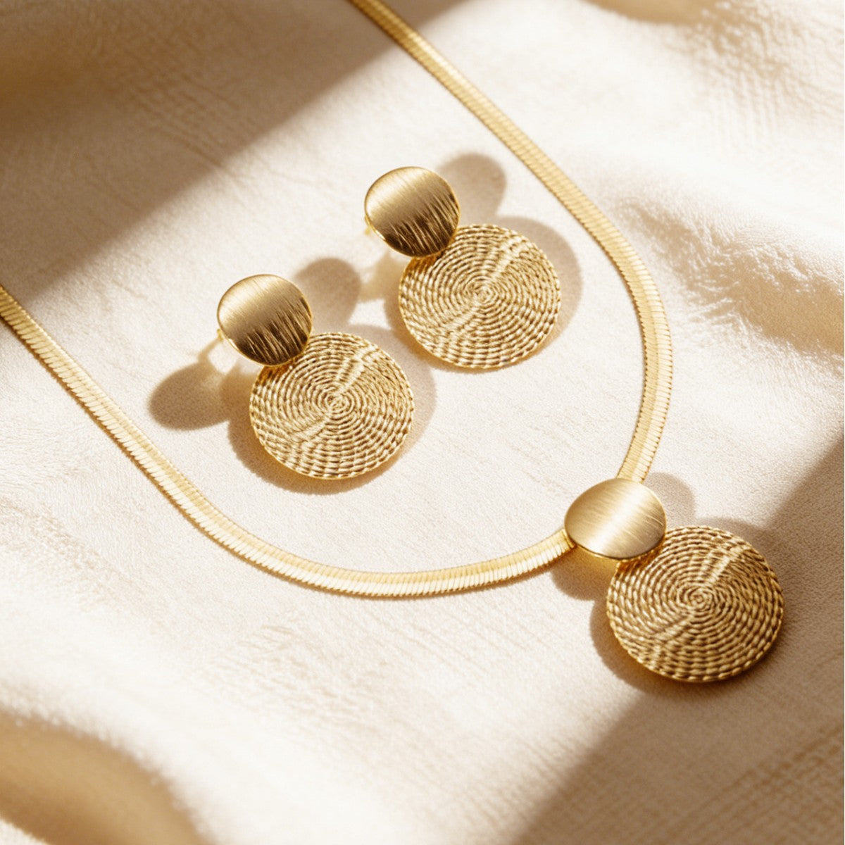 Creative Personality Geometry Metal Wafer Female Exaggerated Spiral Pattern Clavicle Pendants