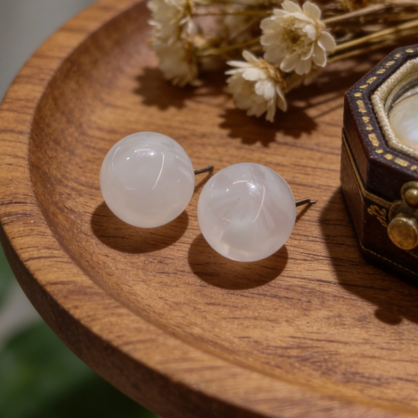 Women's Steamed Buns Bean-shaped High-grade Sense Sweet Stud Earrings