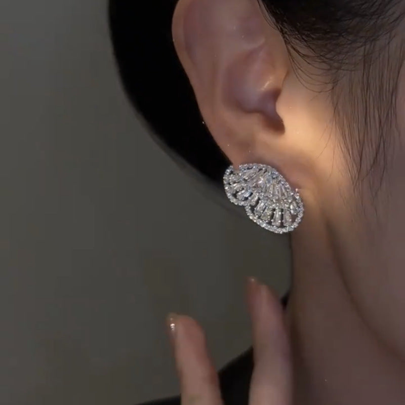 And Rear Hollow Elf Exquisite Full Diamond Earrings