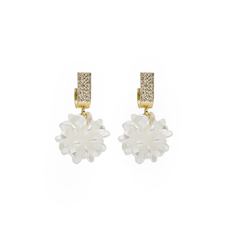 Needle Fresh Diamond Three-dimensional Flower Pearl Earrings