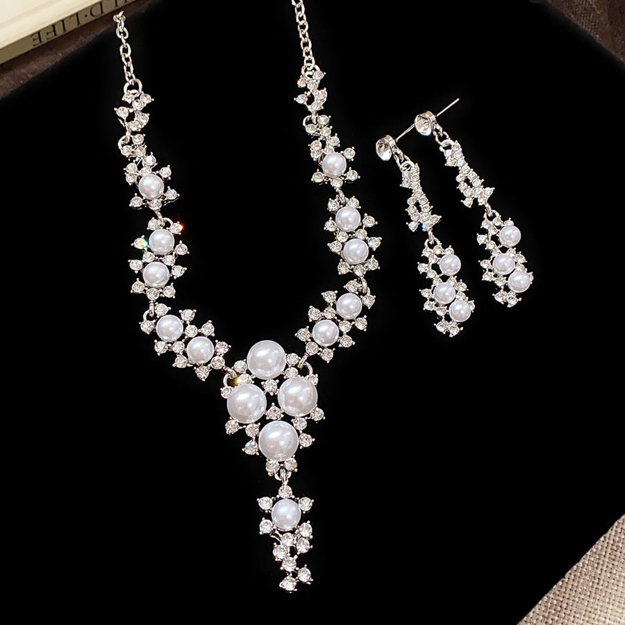 Women's Emerald Square Elegant Vintage Temperament Clavicle Light Luxury Earrings