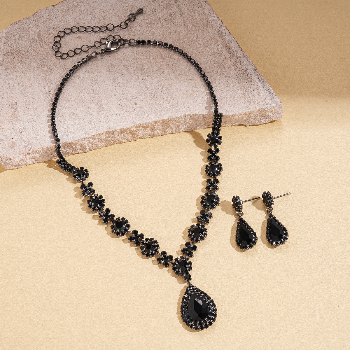 With Diamond Flower Ear Niche Design Clavicle Jewelry Set