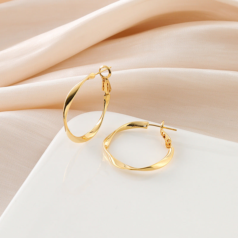 Simple Metal Wave Twisted Round Spiral Ear Clip