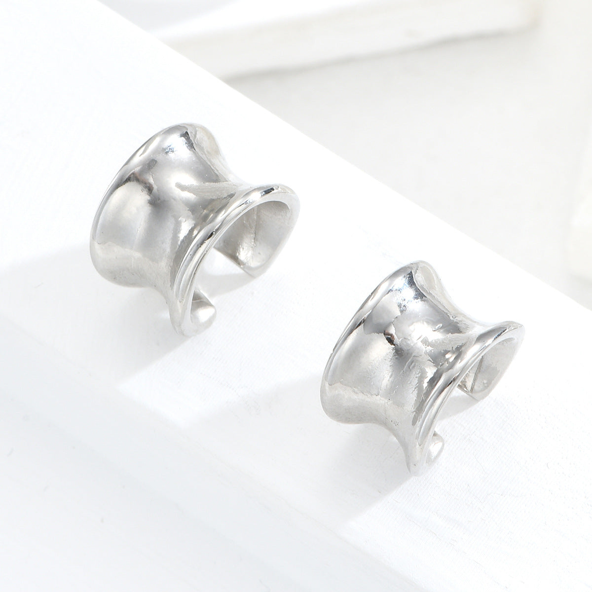 Retro Glossy Geometric Fashion Wide Face Arc Ear Clip