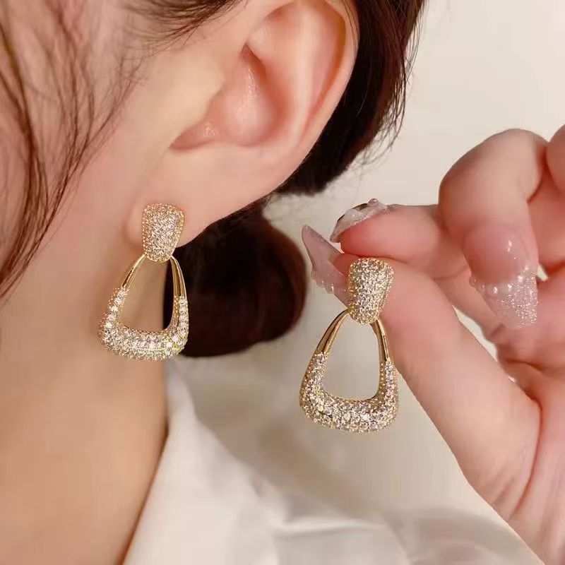 Women's Full Diamond Geometric Niche Design High-grade Fashionable Light Earrings