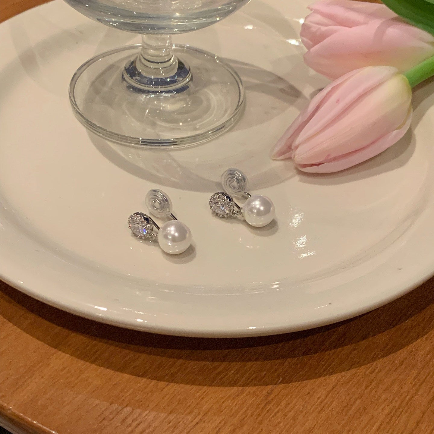 Women's Light Luxury Rhinestone Pearl High-grade Dignified Generous Earrings