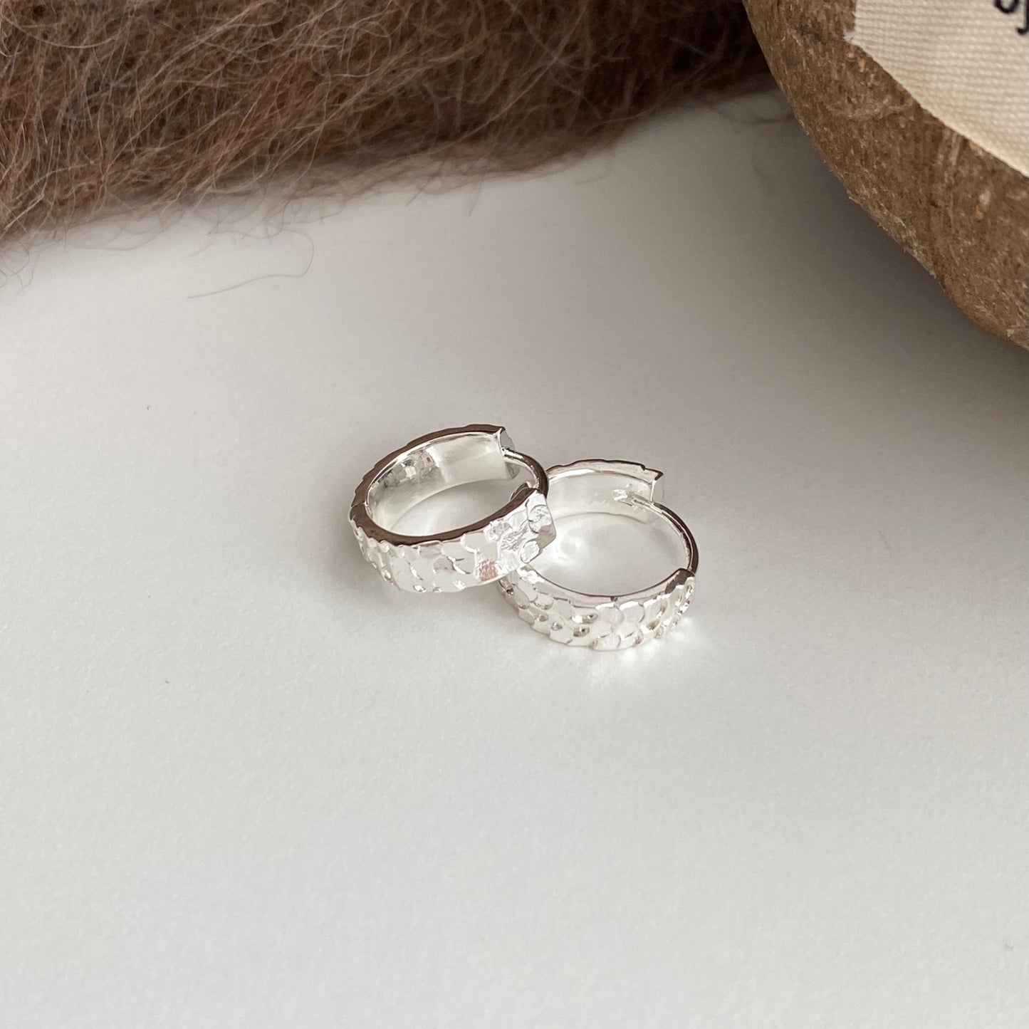 Women's Retro Scales Mush Ice Clip Niche Hammered Exquisite Ear Buckle