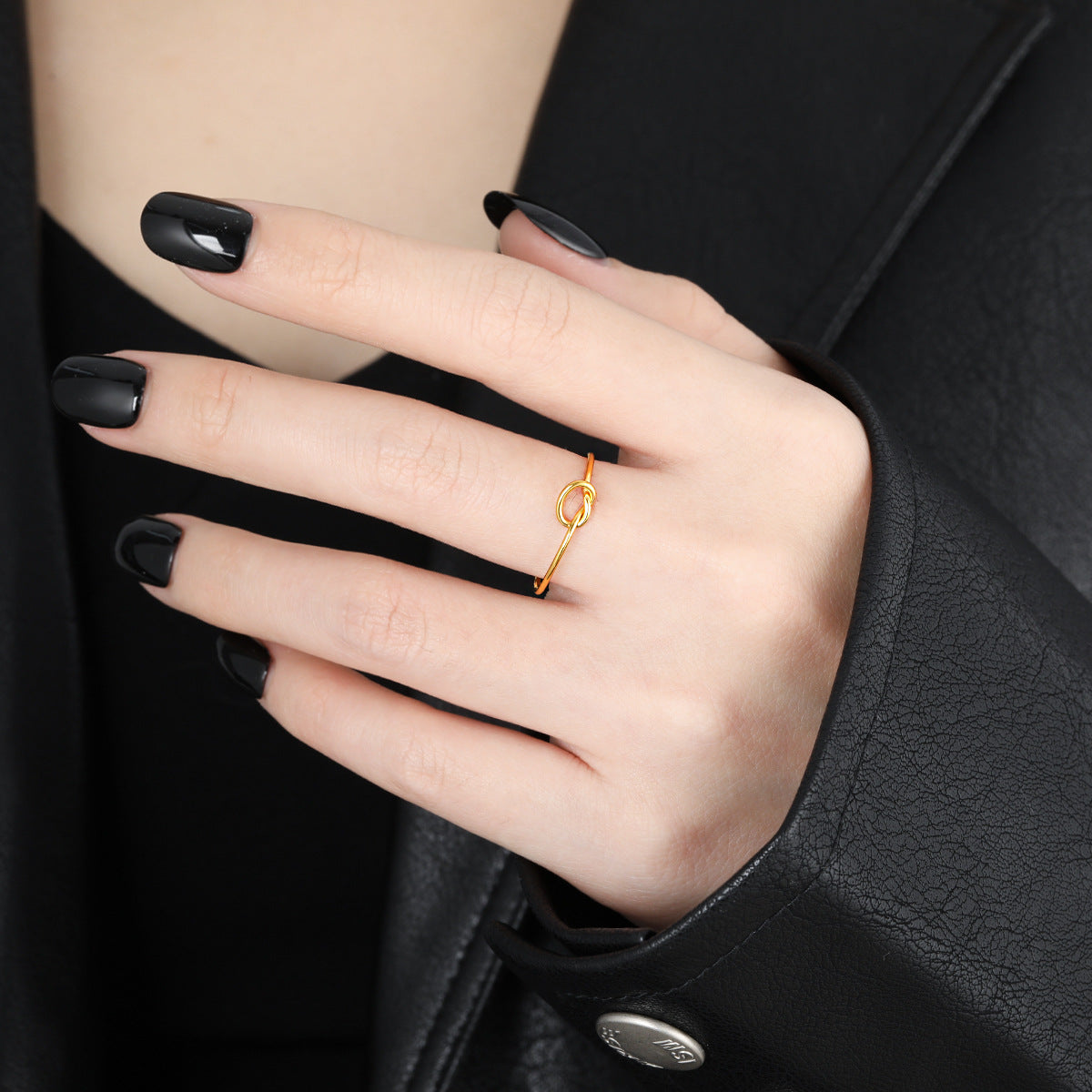 Women's Personality Simple Golden Knotted Fashion Gold-plated Titanium Ring