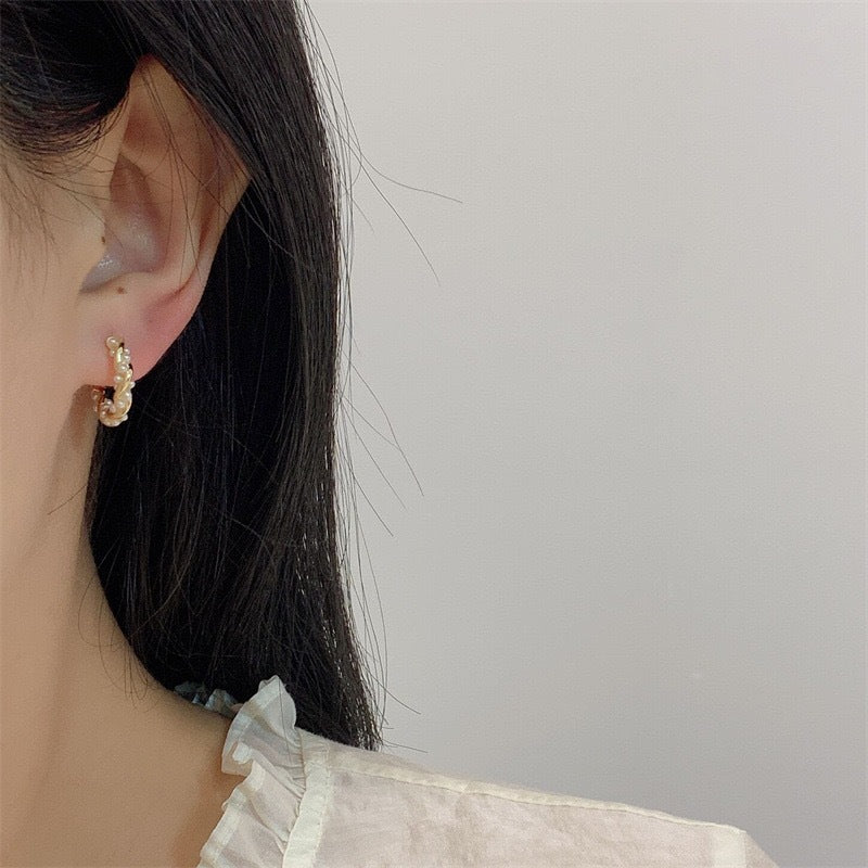 Pearl Clip Female Niche Temperament Retro Affordable Ear Buckle