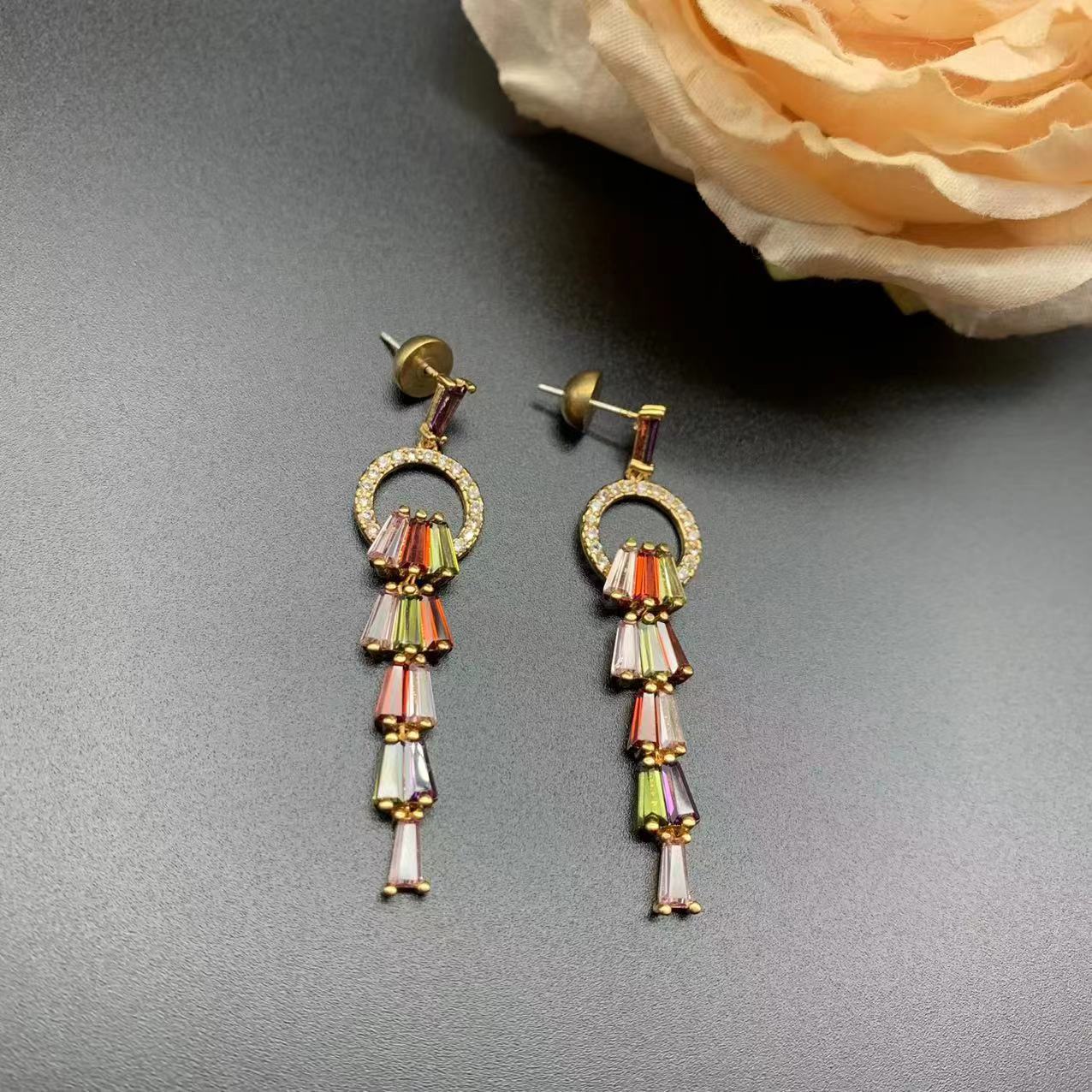 Boucles d'oreilles de banlieue à la mode avec glaçure colorée bicolore à pampilles