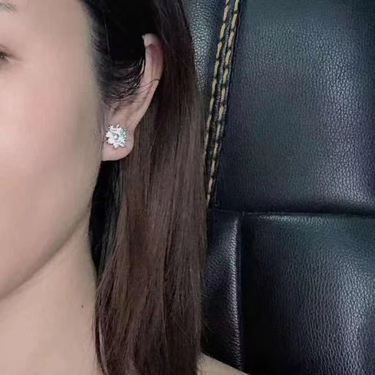 Simple Small Snowflake Zircon Fashion Commuter Design Stud Earrings