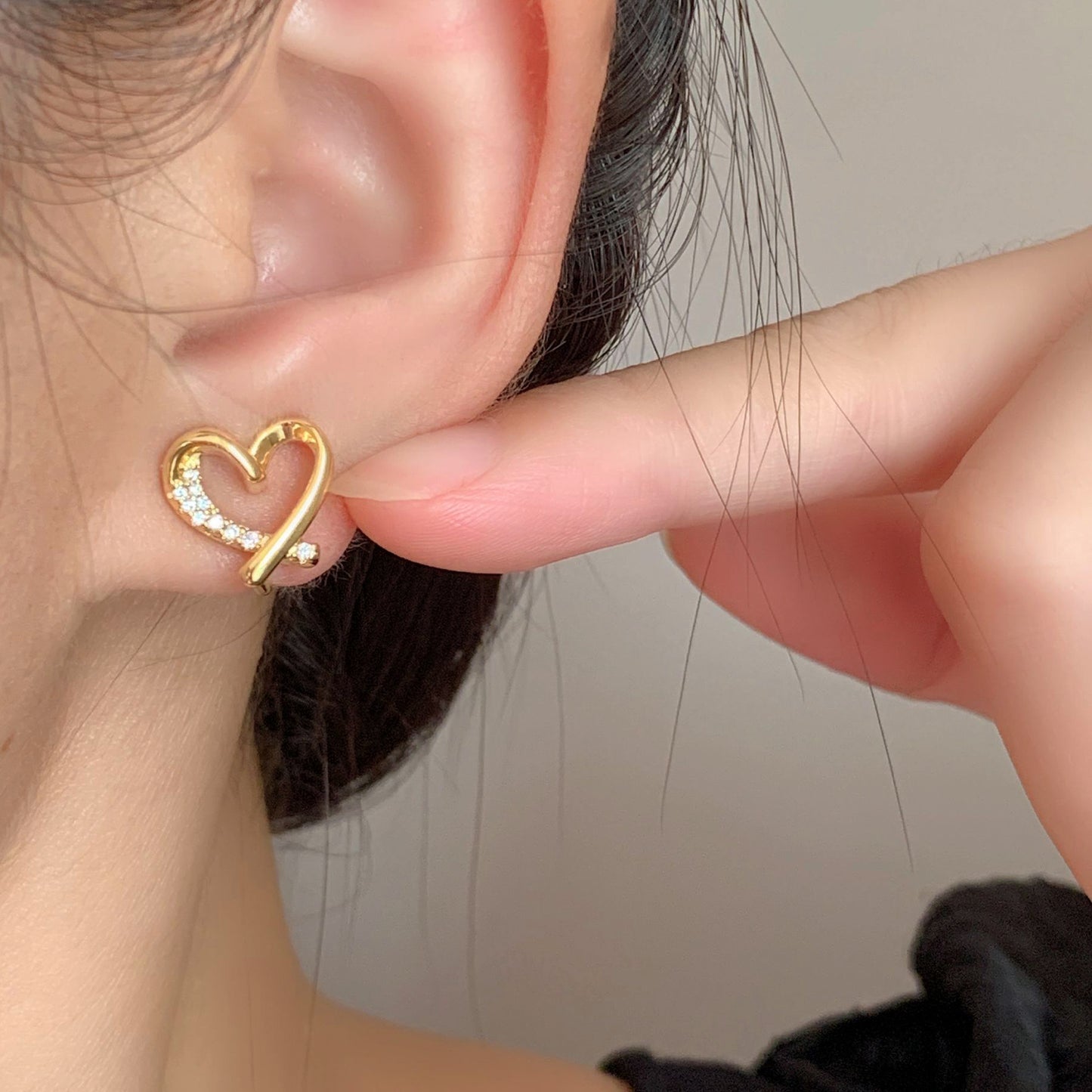 Simple Painless One-piece Mosquito Coil Love Ear Clip