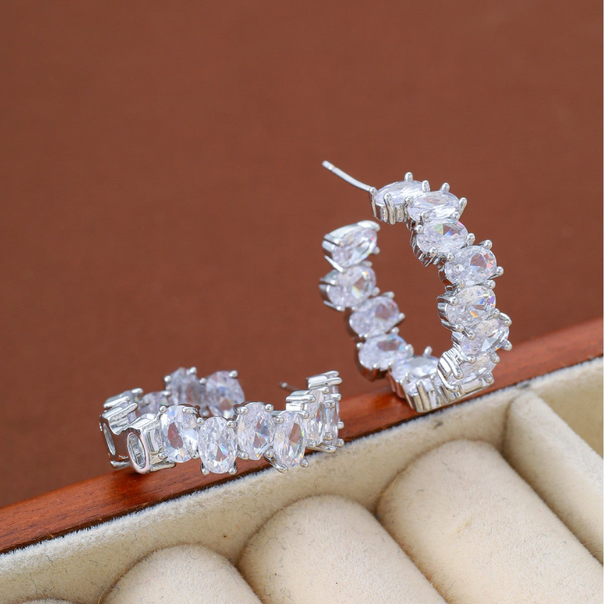 Women's Inlaid Zircon Super Flash Shaped High-grade Light Luxury Stud Earrings