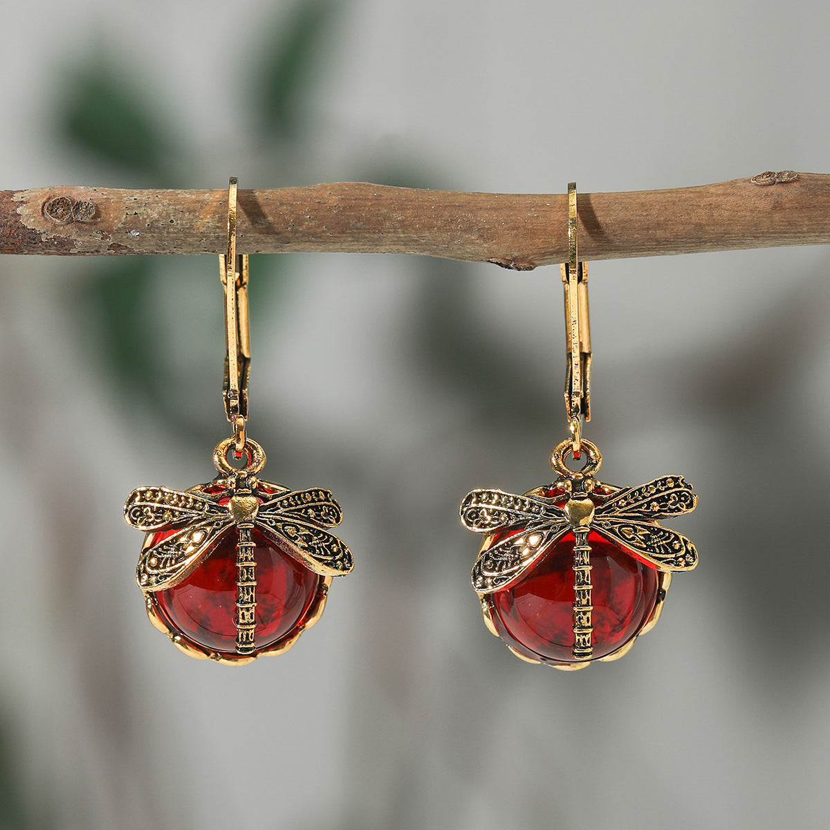 Women's Creative Vintage Dragonfly Green Crystal Charm Party Ear Buckle