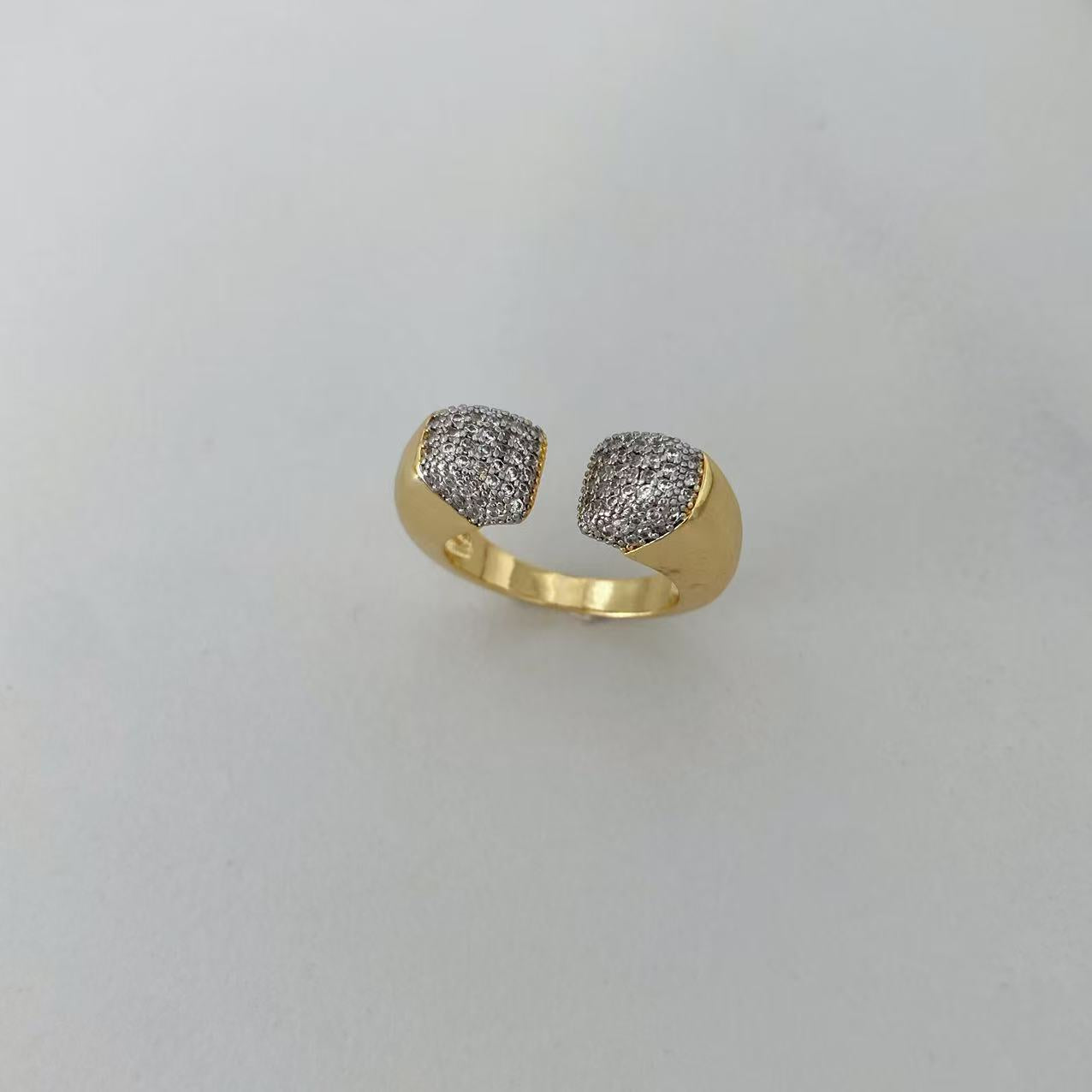 Light Luxury Twisted Inlaid Zircon Open Ring