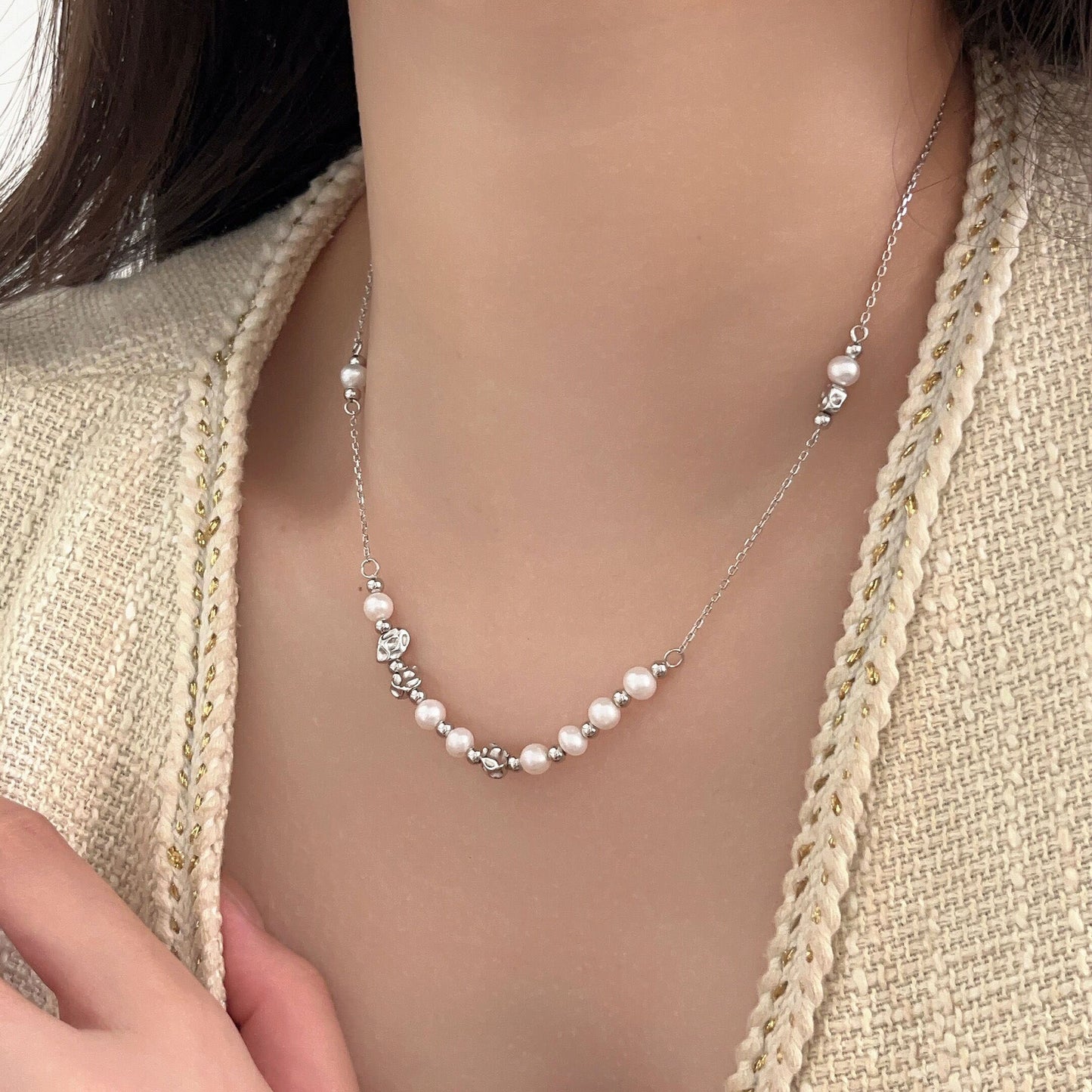 Women's Gravel With Pearl Noble Style Clavicle Necklaces