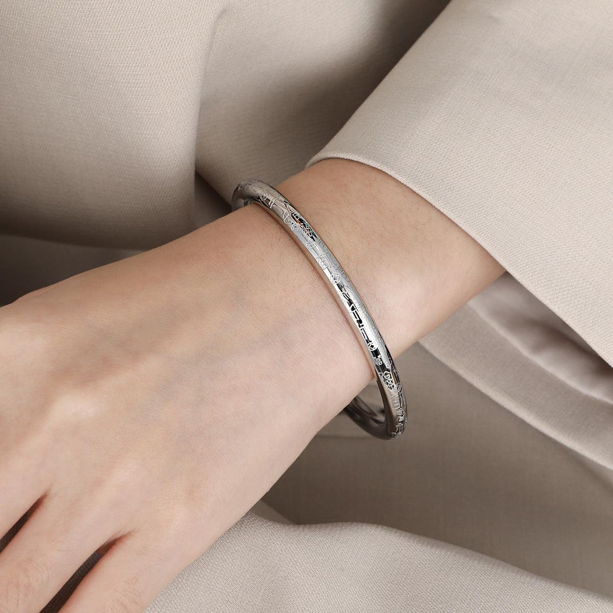 Women's Style Simple Ancient Heritage Personality Titanium Bracelet
