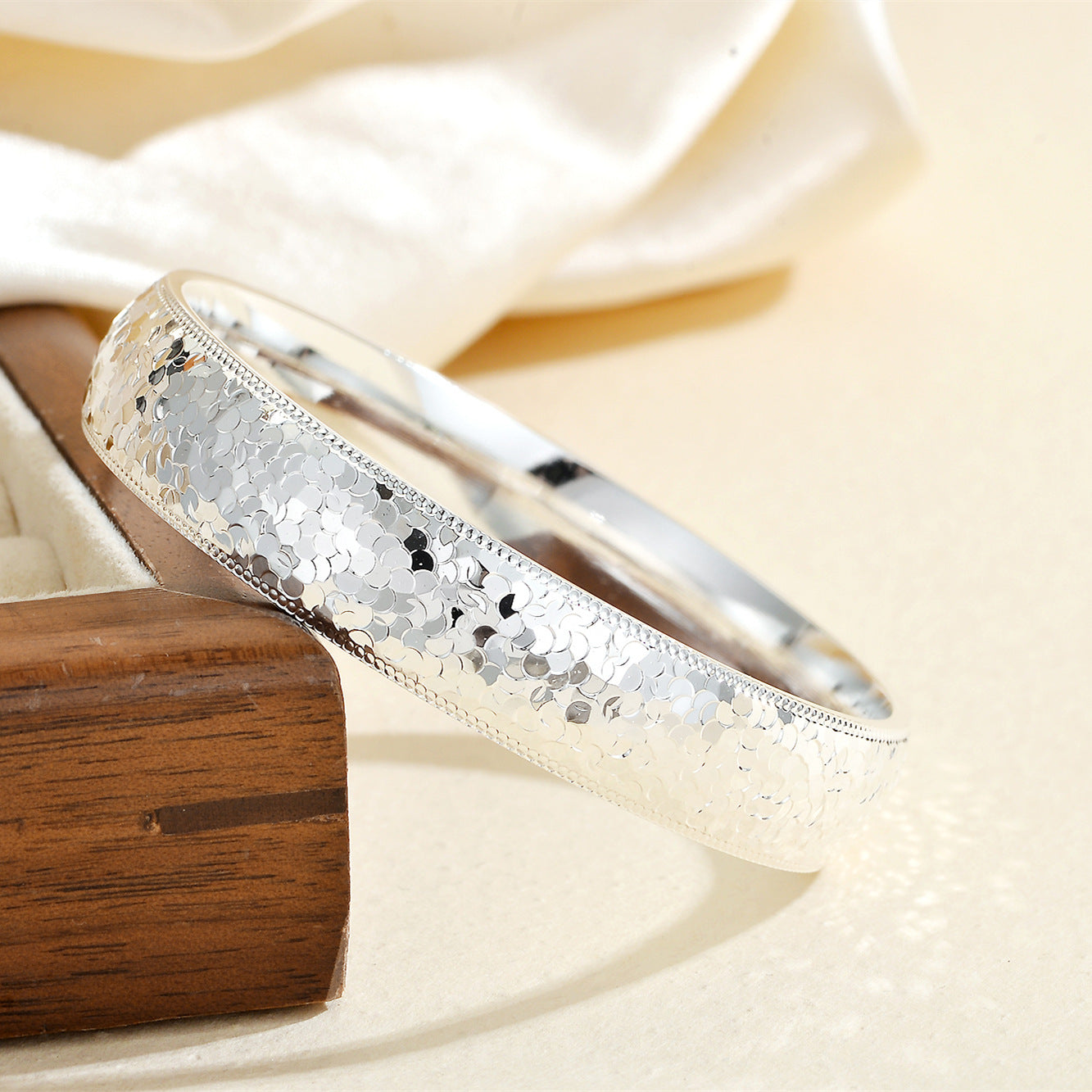 Live Loach Back Ice Crushing High-grade Closed Solid Boutique Bracelets
