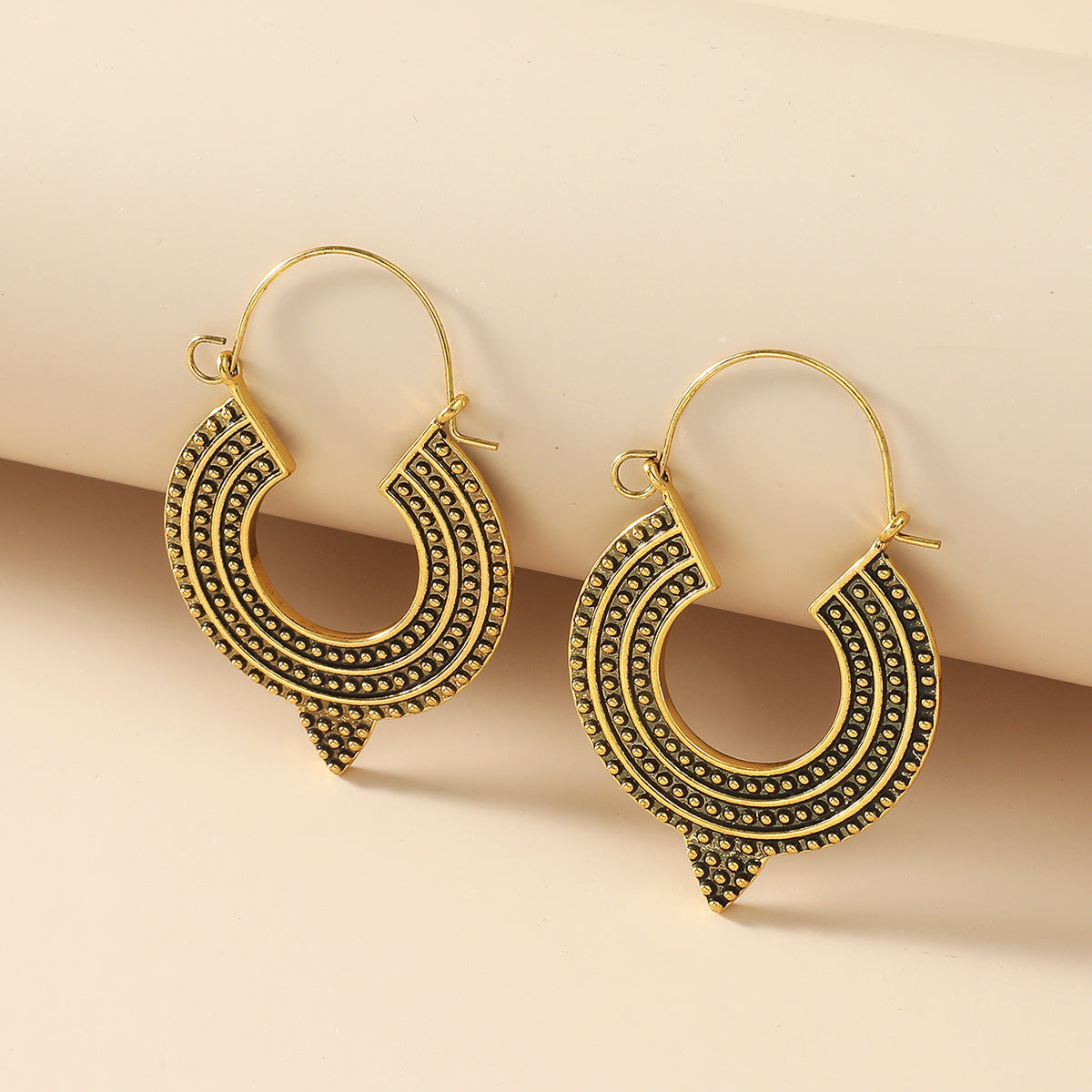 Women's Vintage Hollow Carved For Geometric Scallop Earrings