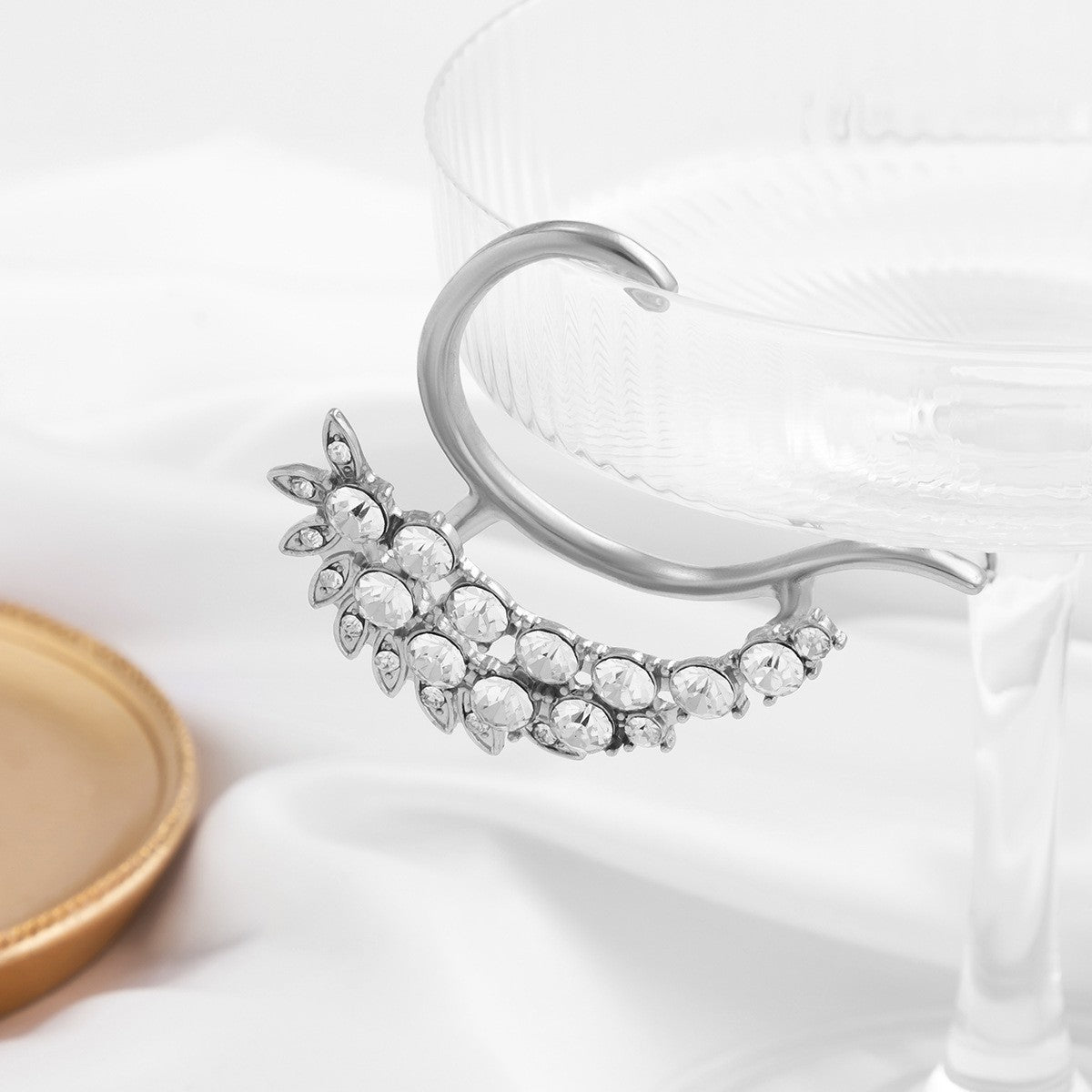 Special Offer Dignified Hollow Pearl Sweet Ear Clip