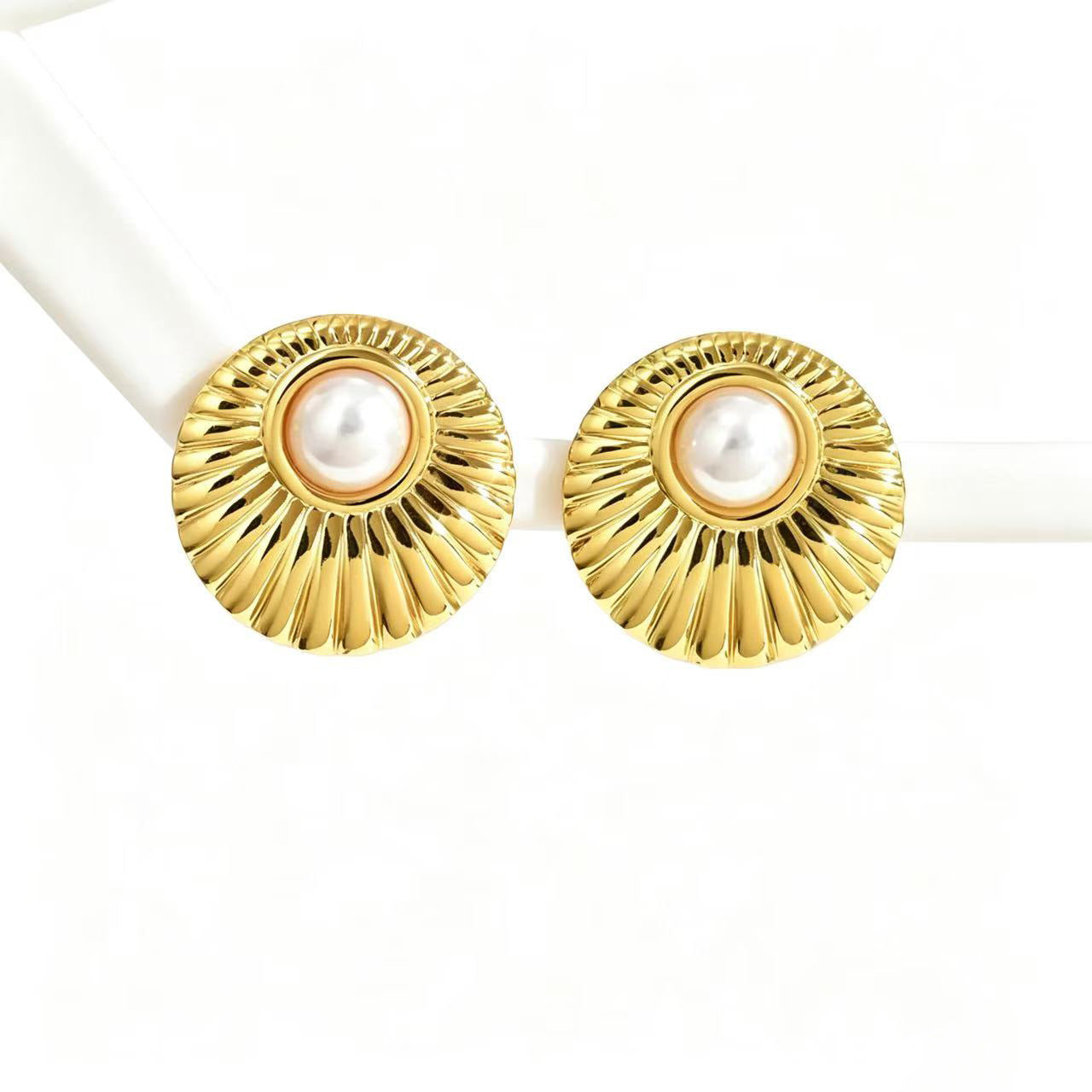 Women's Stainless Steel Light Luxury High-grade Titanium Gold-plated Stud Earrings