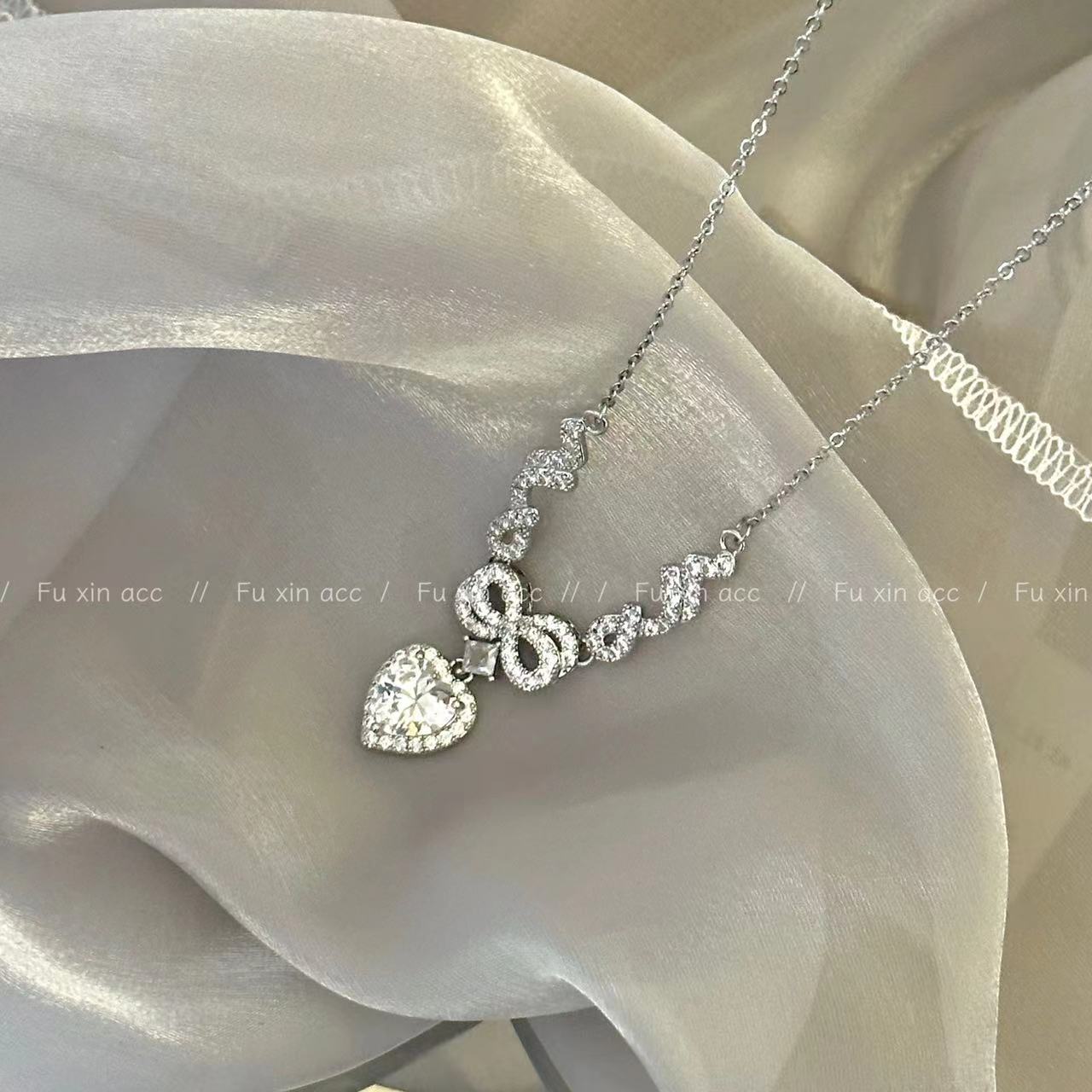 Women's Group Sweet Loving Heart Pendant Light Luxury Minority Necklaces