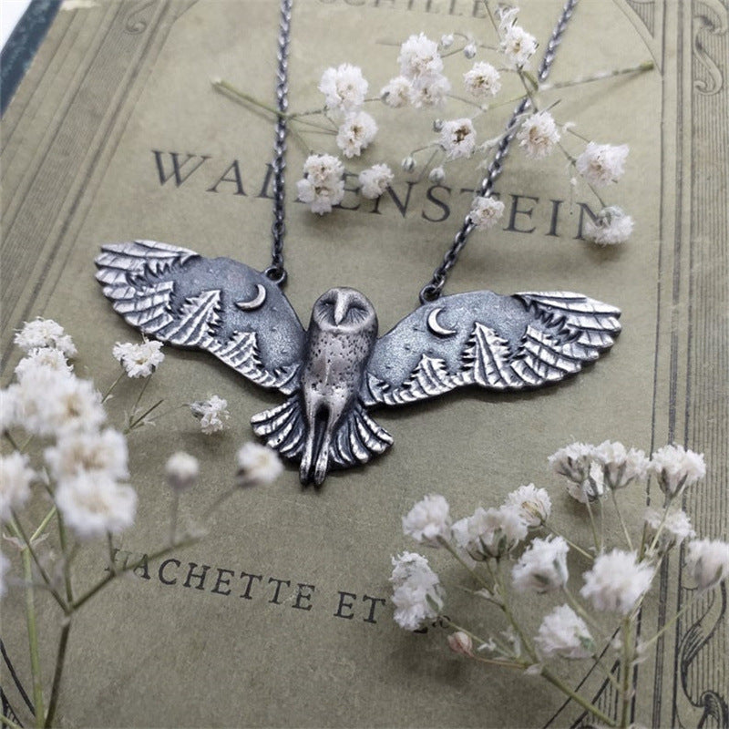 Durable Creative Owl Flying Personality Pendant Necklaces