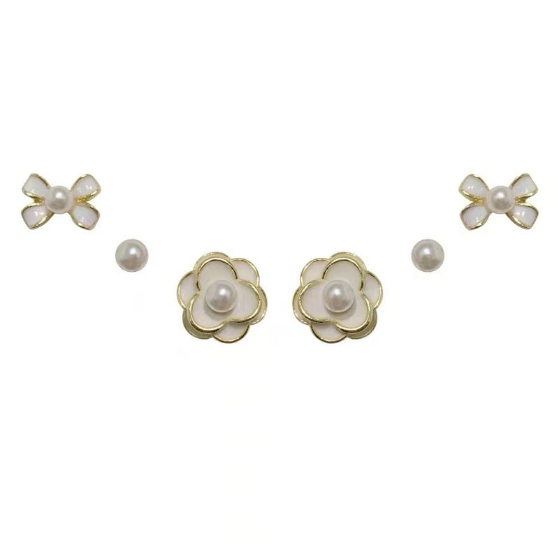 Camellia Suit Ear Super Fairy White Earrings