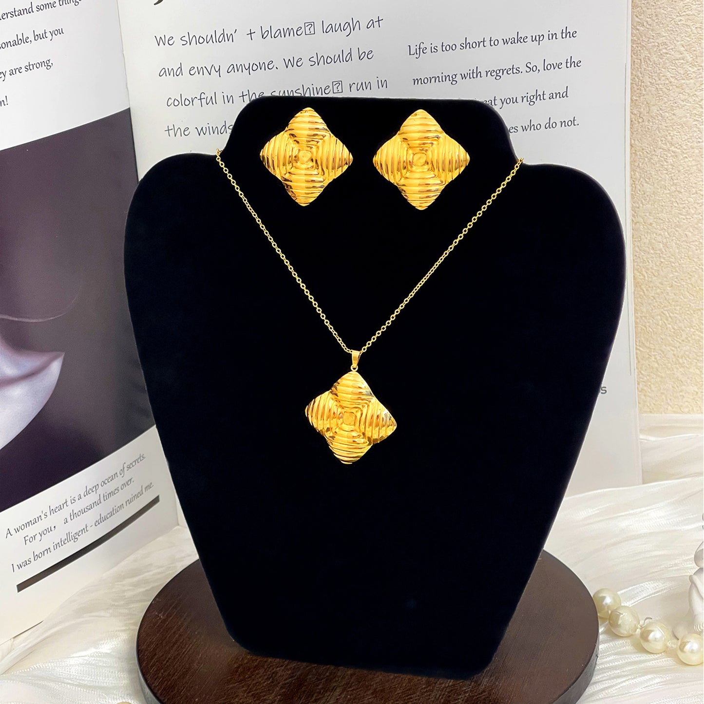 Oil Pressure Suit Retro Gong Yan Ear Stainless Steel Gold Jewelry Set
