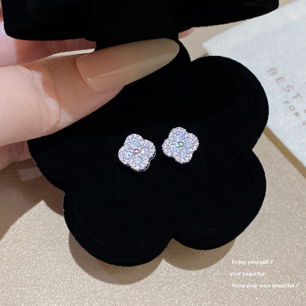 Needle Four-leaf Design Sense Niche Exquisite Small Cute Light Stud Earrings