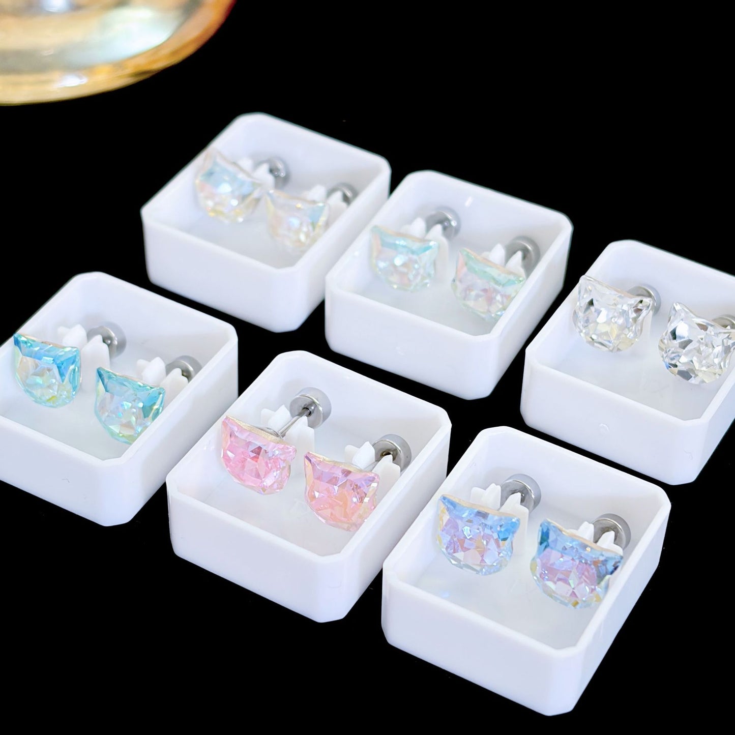 Cool Temperament Super Shiny Crystal Cat Head Titanium Steel Screw Stud Earrings