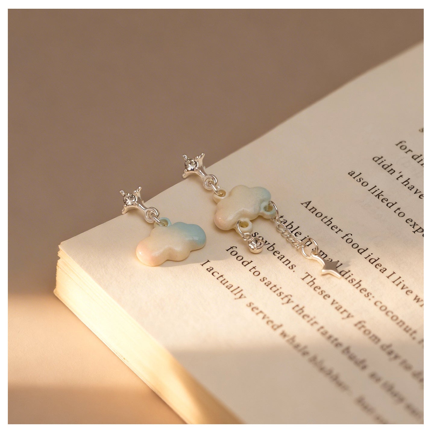 Fantasy Gradient Colored Clouds Cute Rhinestone Star Chain Gentle Ear Clip