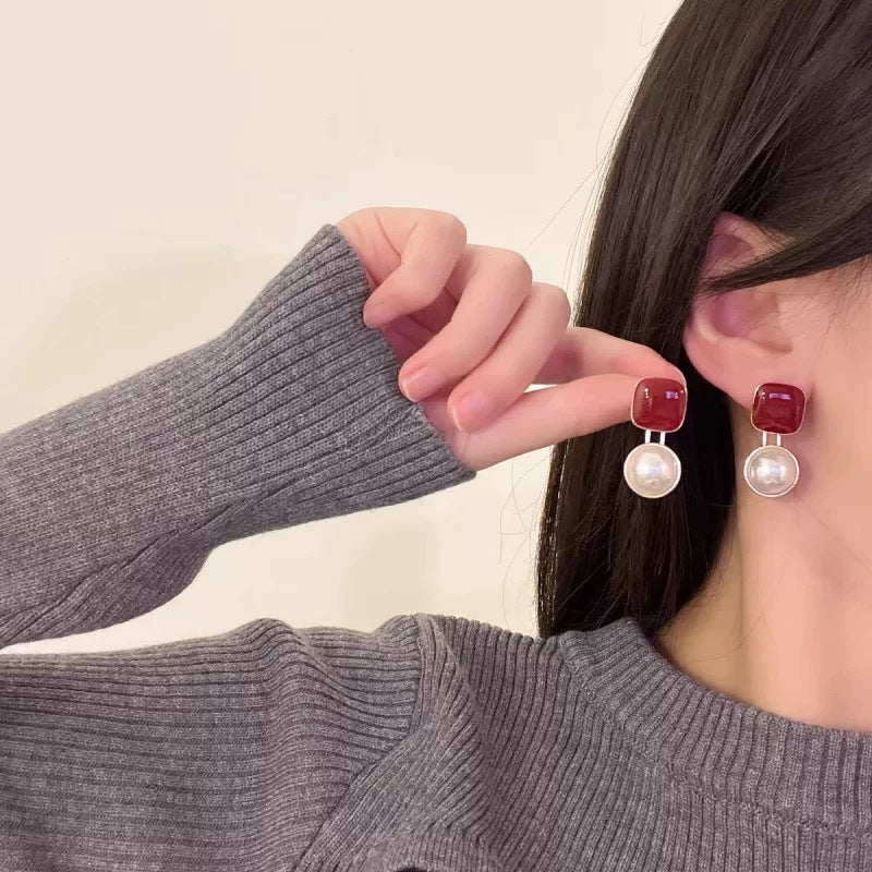 Women's French Retro Geometric Burgundy Square Pearl For Design Artistic Drop Stud Earrings