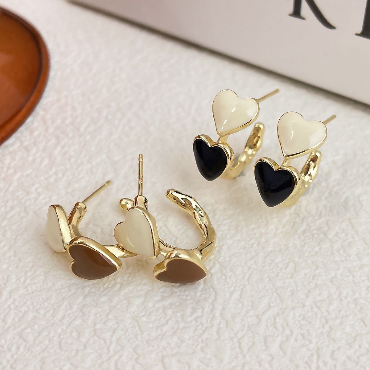 Women's Retro Oil Dripping Heart Shaped Exquisite Earrings