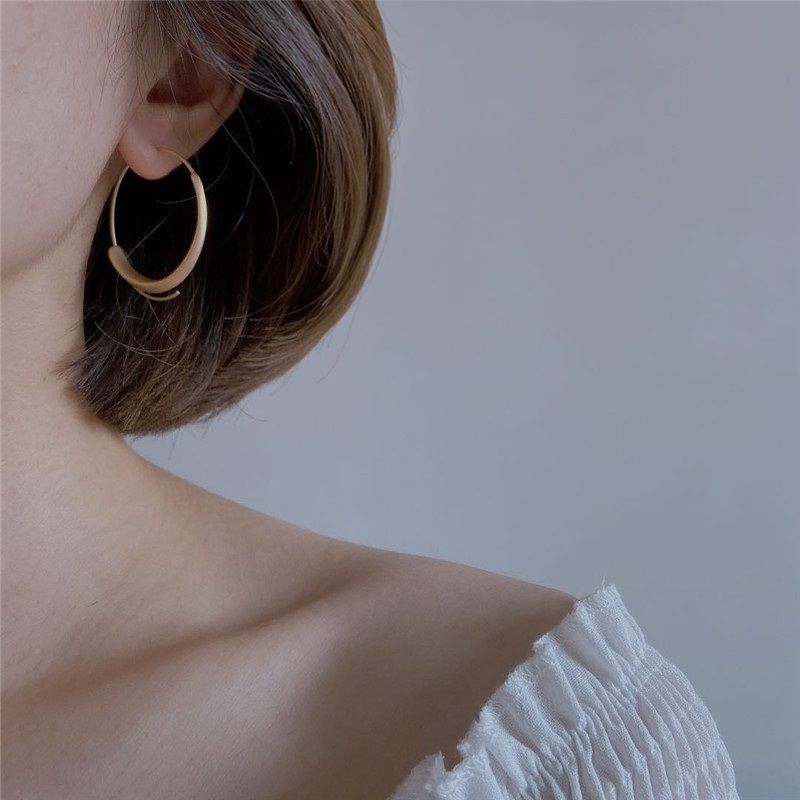 Elegant Golden Ear Personalized Design Winter Exquisite Earrings