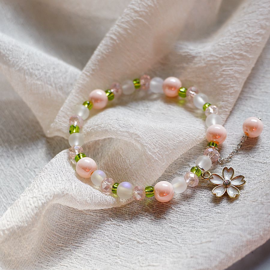 Beliebte Kirschblüten-Armbänder mit Kristallperlen