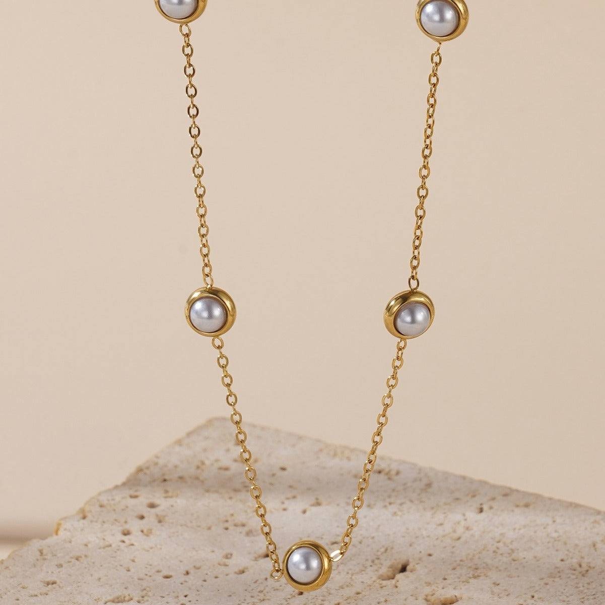 Women's White Pearl Clavicle Chain Round Of Jewelry Set